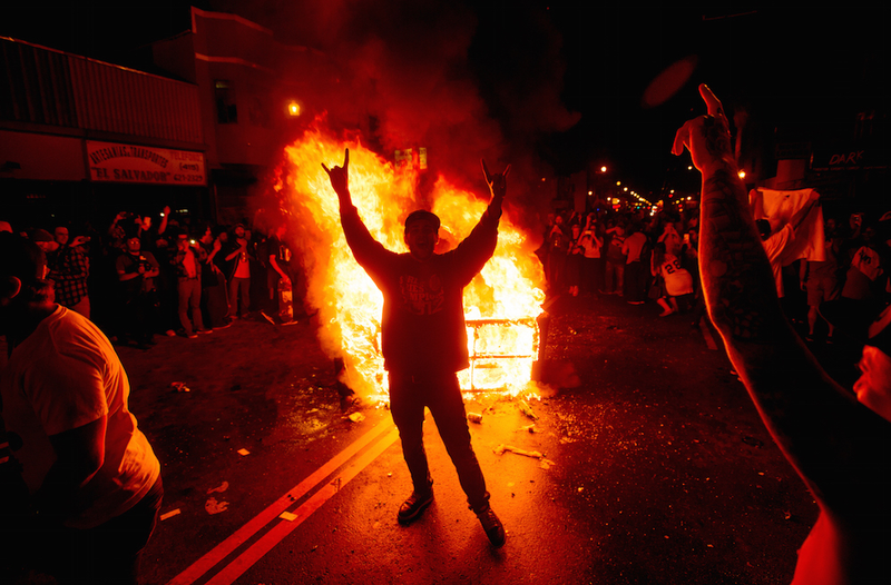 Illustration for article titled San Francisco Brings Fire And Fistfights To World Series Celebrations